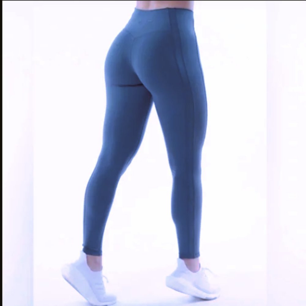 Alphalete Pulse Kinetic in Porcelain grey